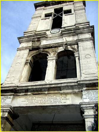 Dig Kirchturm der armen