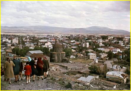 Blick vom Kars kalesi auf Havariler-Kirche - 42