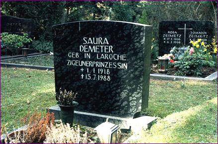 Saura Demeter-Grab - 216-31